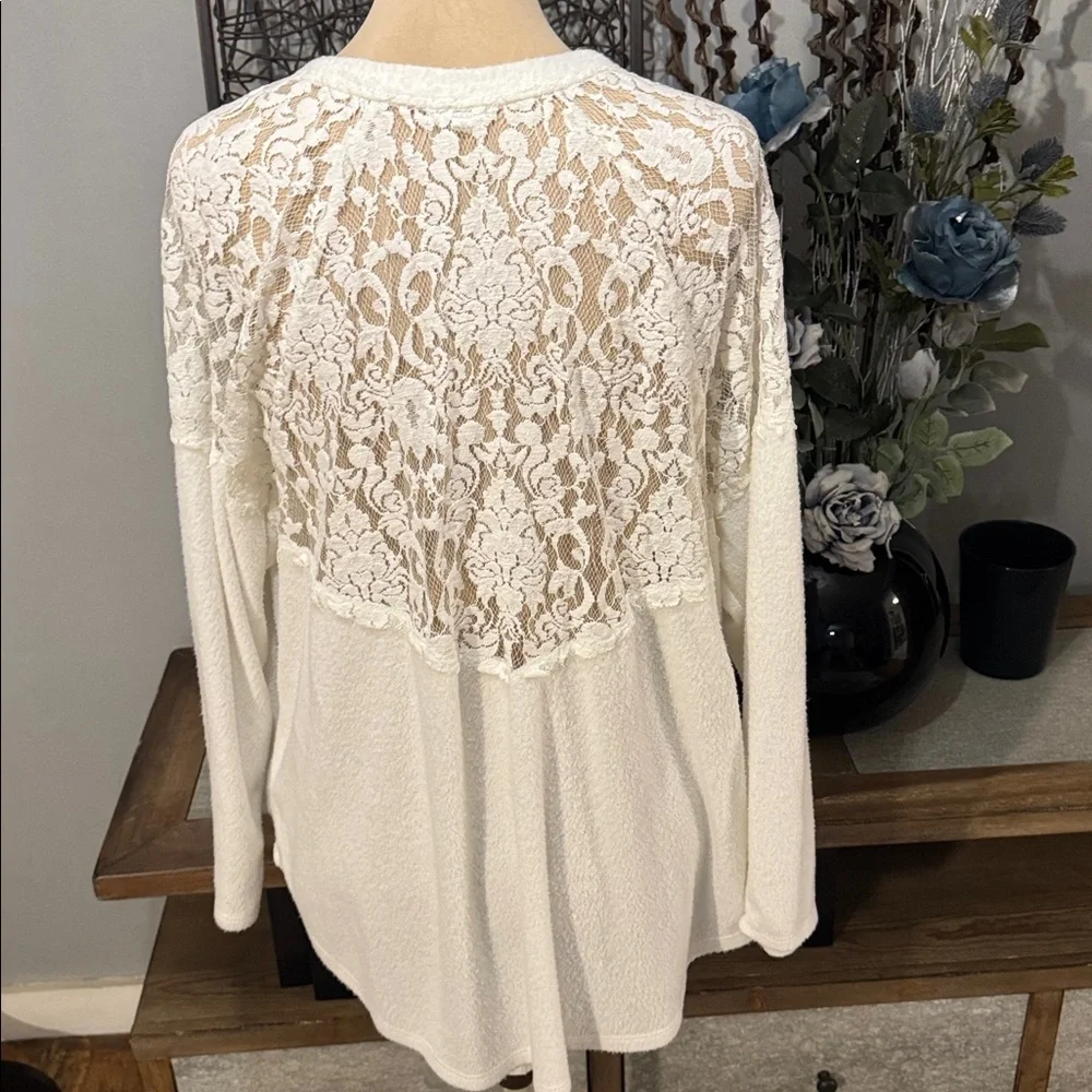 Eyeshadow Winter White Lace Back Knit Top 2X Cozy Boho Sweatshirt Style.